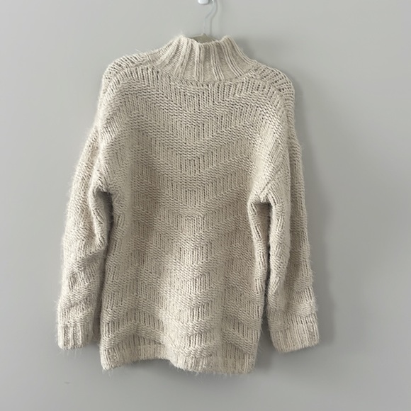 Really soft , cream knit sweater - Picture 2 of 4